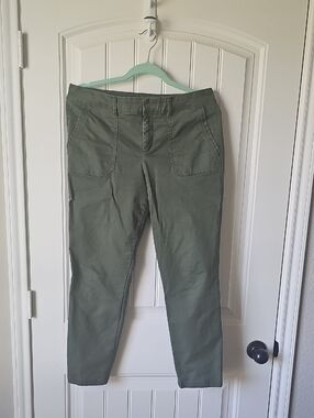 Old Navy Straight-Leg PIXIE pants in Olive Green